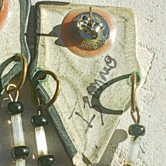 Vintage retro 1980 handmade artist signed black and white face abstract earrings - Picture 10 of 10